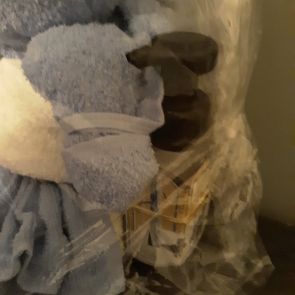 HAND TOWEL BEAR AND WASH CLOTH SET WITH SOAP - Picture 2 of 2